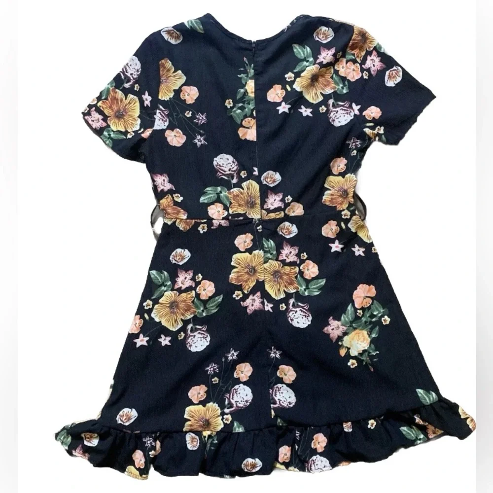 Womens Dress With Ruffle Detail And Floral Print Size Small